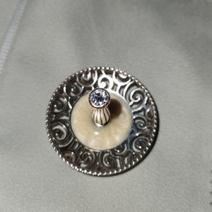 Brighton ring holder